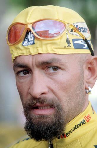 <b>Marco Pantani</b> (Mercatone Uno) had fire in his eyes on stage 4. - pantani4