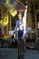 (Click for larger image) Sven Nys (Rabobank) celebrates his victory