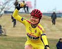 (Click for larger image) Ayako Toyooka (Bicinoko.com) wins her first Japanese cyclocross title