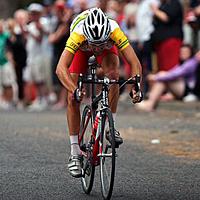 (Click for larger image) Dean Windsor (Drapac Porsche)  takes the men's race.