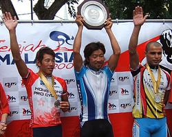 (Click for larger image) Top three after day one. (L-R) Kai Tsun Lam, winner Makoto Iijima and Mehdi Sorahbi. 