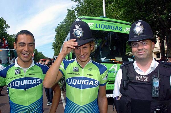 http://autobus.cyclingnews.com/photos/2007/tour07/tour071/fs005.jpg